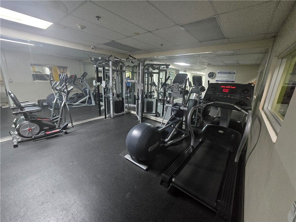 Image 52 of property listing at 917 S New Hampshire 301, Los Angeles, CA 90006