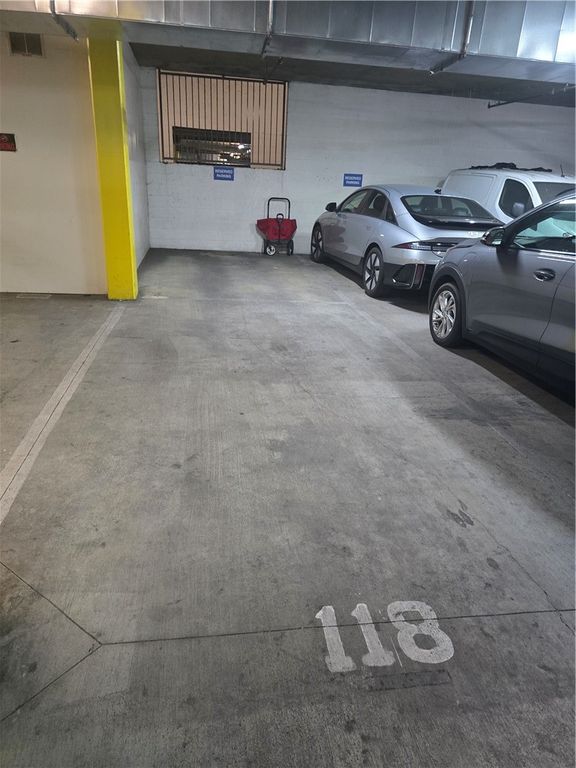 Image 56 of property listing at 917 S New Hampshire 301, Los Angeles, CA 90006