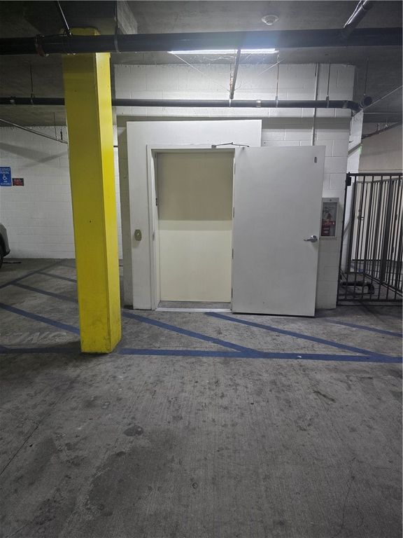 Image 58 of property listing at 917 S New Hampshire 301, Los Angeles, CA 90006