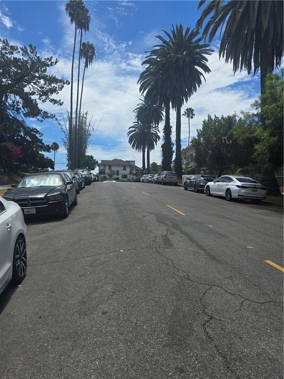 Image 59 of property listing at 917 S New Hampshire 301, Los Angeles, CA 90006