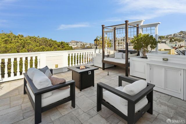 729 Douglass Street, San Francisco, CA 94114