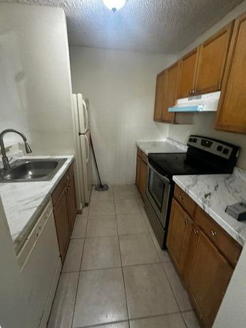 704 Meadows Circle 704, Boynton Beach, FL 33436