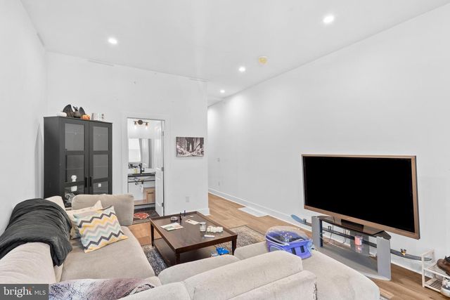 952 N 5TH ST, Philadelphia, PA 19123