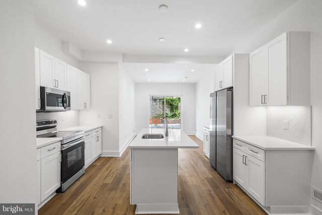 952 N 5TH ST, Philadelphia, PA 19123