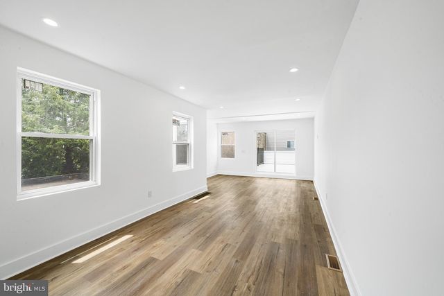 952 N 5TH ST, Philadelphia, PA 19123