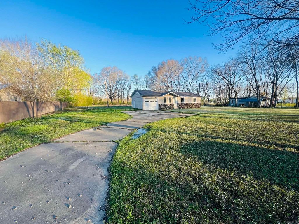 723 E Center Street, Beebe, AR 72012