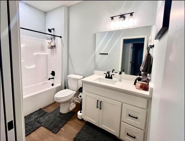 400 E Washington Street, Harrisonville, MO 64701