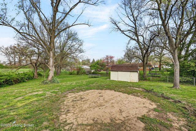 4002 Dover Ct, Louisville, KY 40216