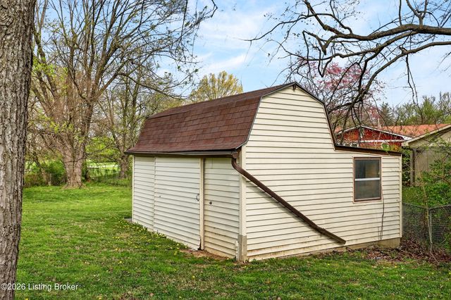 4002 Dover Ct, Louisville, KY 40216