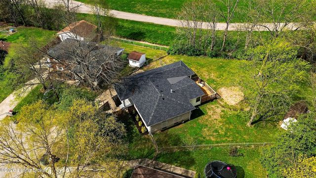 4002 Dover Ct, Louisville, KY 40216