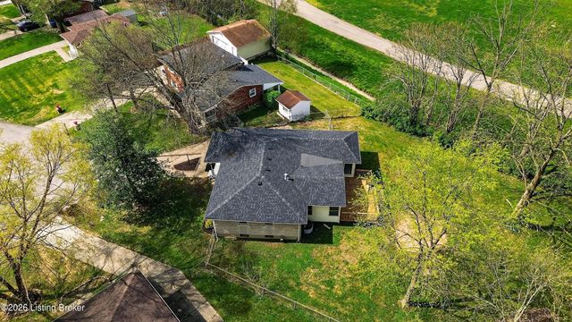 4002 Dover Ct, Louisville, KY 40216