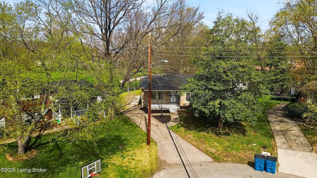 4002 Dover Ct, Louisville, KY 40216