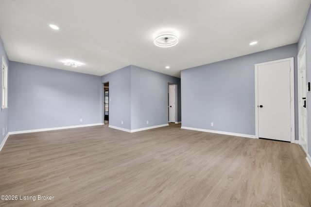 4002 Dover Ct, Louisville, KY 40216