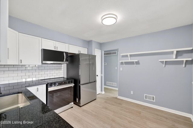 4002 Dover Ct, Louisville, KY 40216