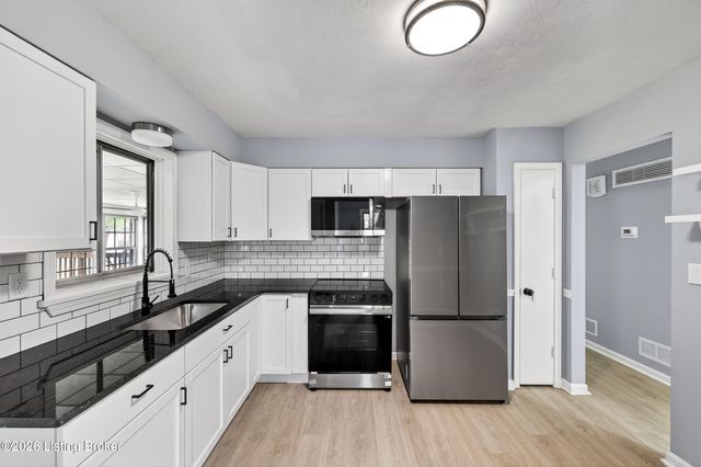 4002 Dover Ct, Louisville, KY 40216