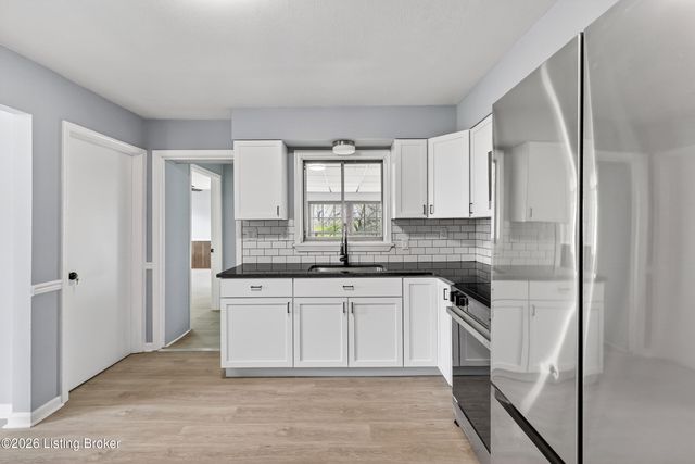 4002 Dover Ct, Louisville, KY 40216