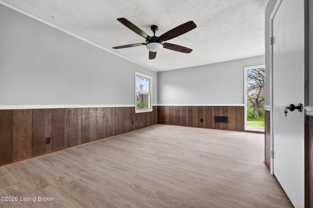 4002 Dover Ct, Louisville, KY 40216