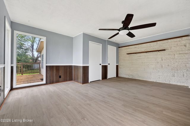 4002 Dover Ct, Louisville, KY 40216