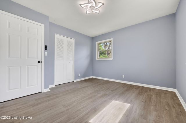 4002 Dover Ct, Louisville, KY 40216