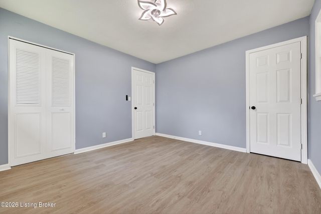 4002 Dover Ct, Louisville, KY 40216