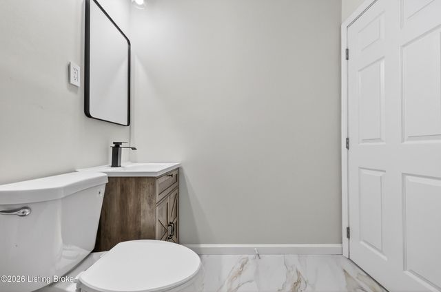 4002 Dover Ct, Louisville, KY 40216