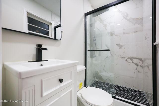 4002 Dover Ct, Louisville, KY 40216