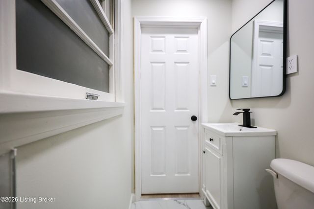 4002 Dover Ct, Louisville, KY 40216