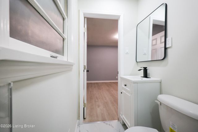 4002 Dover Ct, Louisville, KY 40216