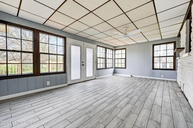 4002 Dover Ct, Louisville, KY 40216