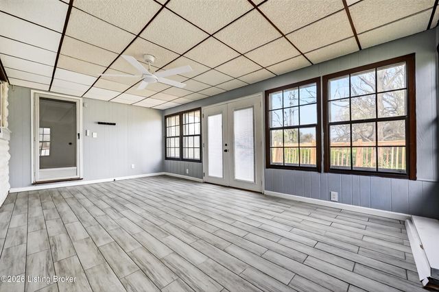 4002 Dover Ct, Louisville, KY 40216