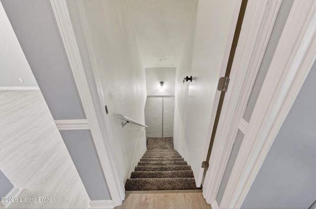 4002 Dover Ct, Louisville, KY 40216