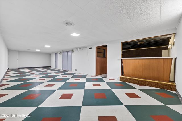 4002 Dover Ct, Louisville, KY 40216