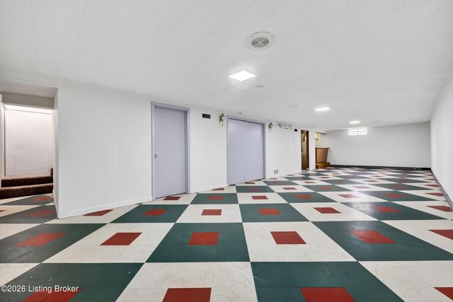 4002 Dover Ct, Louisville, KY 40216