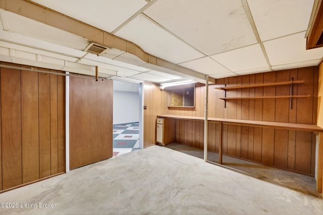 4002 Dover Ct, Louisville, KY 40216