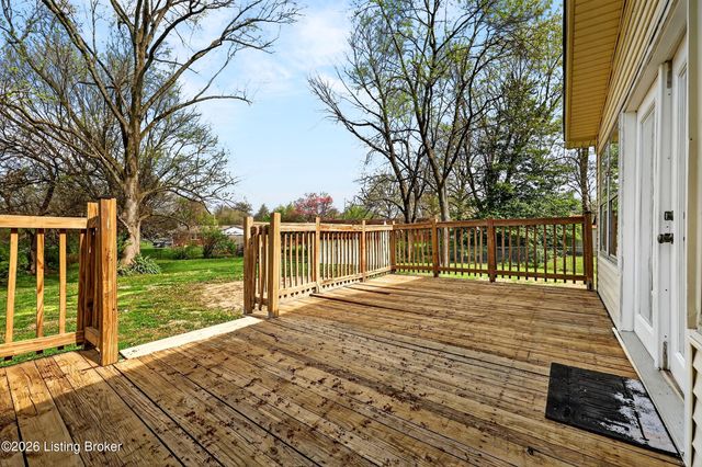 4002 Dover Ct, Louisville, KY 40216