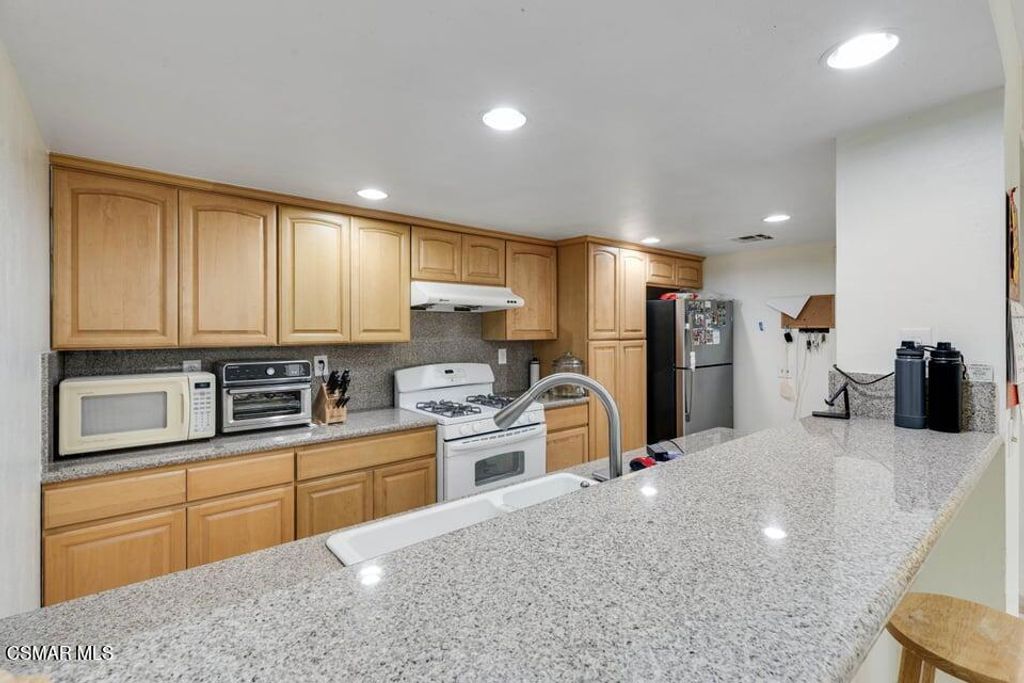 Image 3 of property listing at 2831 Tapo Street, Simi Valley, CA 93063