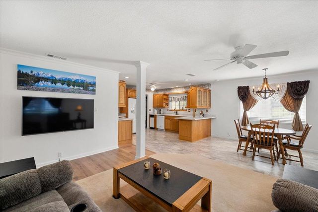 8332 Holly Dr, Citrus Heights, CA 95610