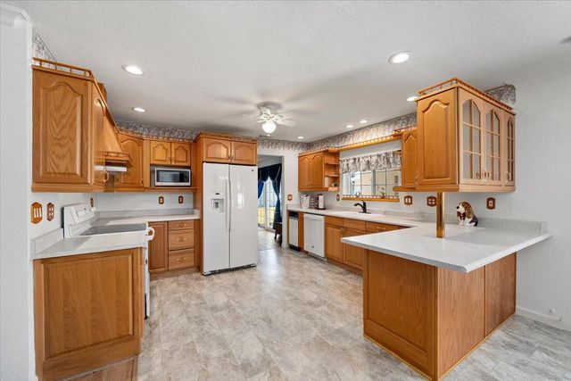 8332 Holly Dr, Citrus Heights, CA 95610