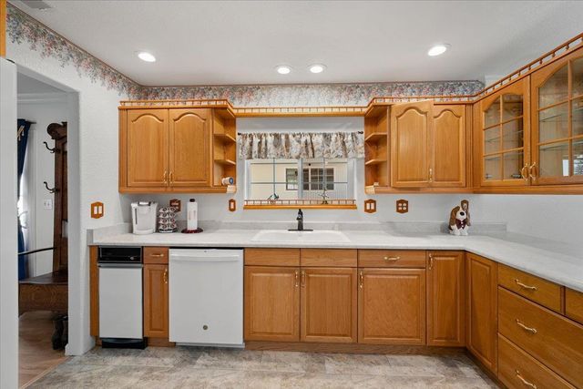 8332 Holly Dr, Citrus Heights, CA 95610