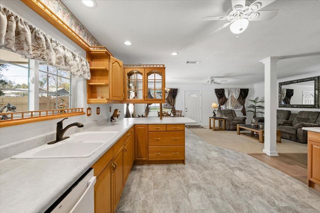 8332 Holly Dr, Citrus Heights, CA 95610