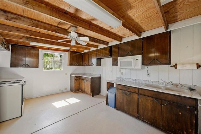 8332 Holly Dr, Citrus Heights, CA 95610