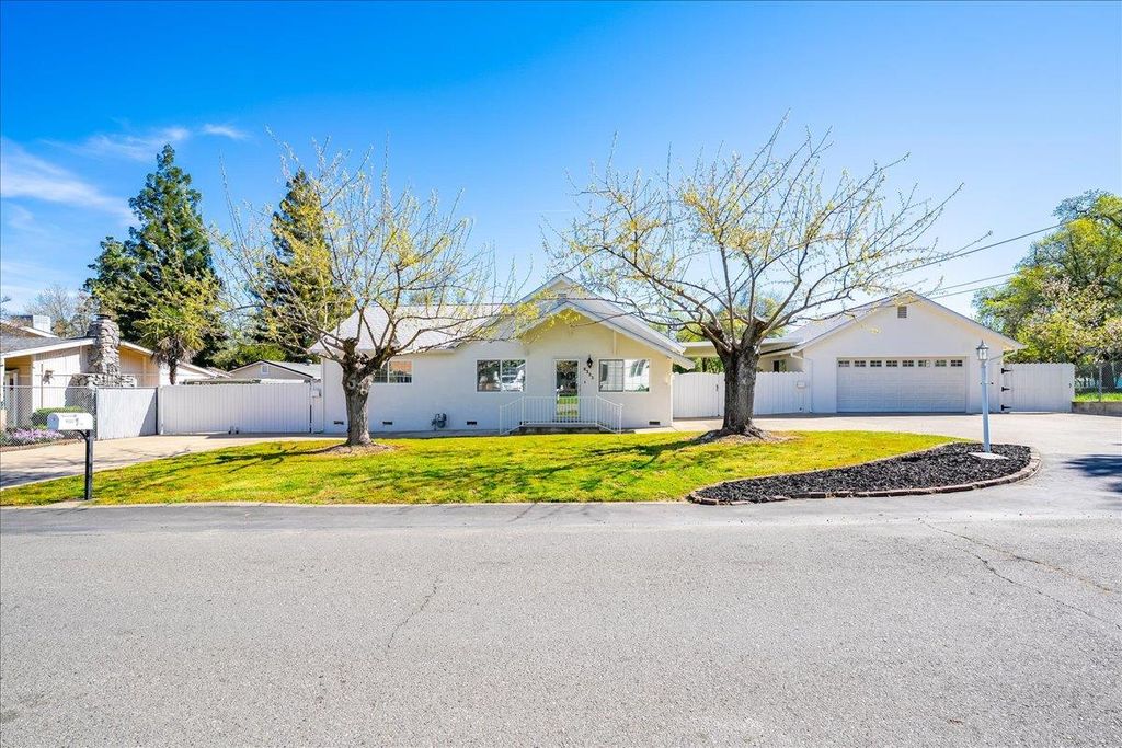 8332 Holly Dr, Citrus Heights, CA 95610