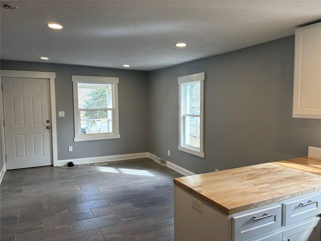 1904 E 27th Street, Des Moines, IA 50317