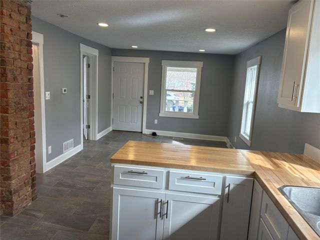 1904 E 27th Street, Des Moines, IA 50317