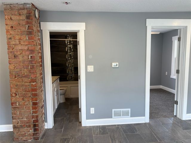 1904 E 27th Street, Des Moines, IA 50317