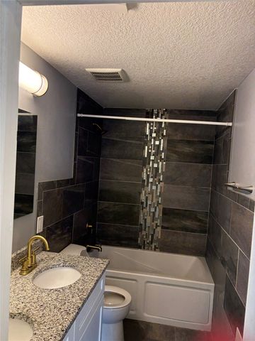 1904 E 27th Street, Des Moines, IA 50317