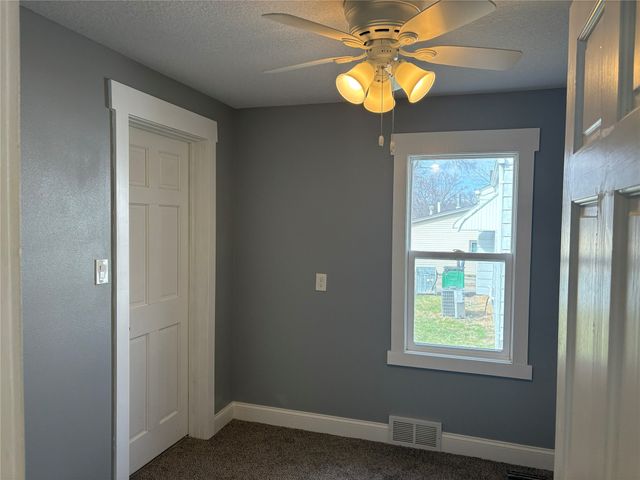 1904 E 27th Street, Des Moines, IA 50317