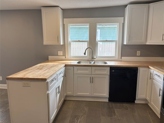 1904 E 27th Street, Des Moines, IA 50317