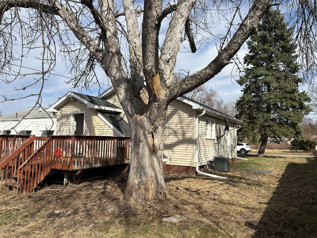 1904 E 27th Street, Des Moines, IA 50317