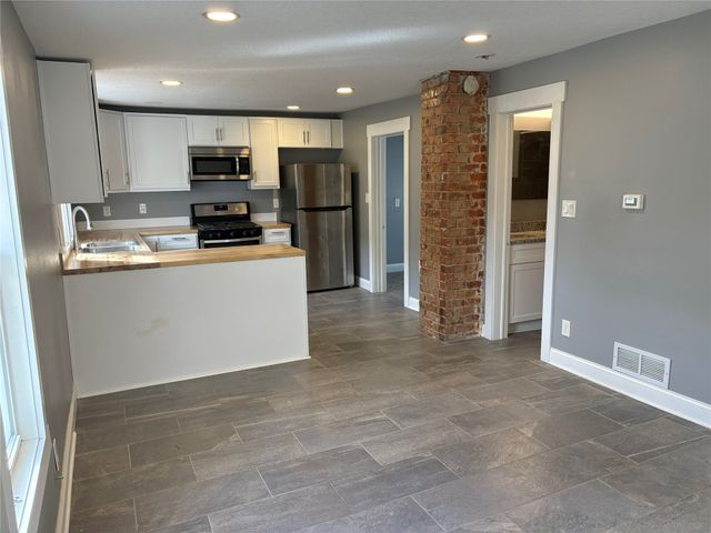 1904 E 27th Street, Des Moines, IA 50317